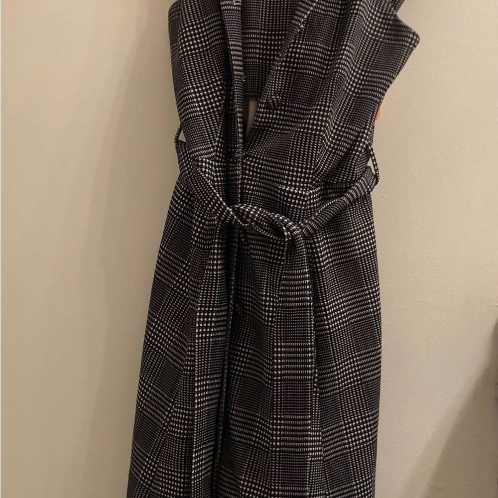 Calvin Klein Black and Gray Sheath Dress V-Neck Sleeveless